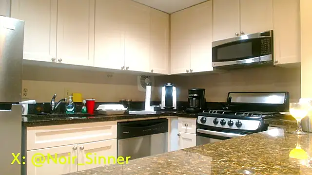 sinnernoir online show from February 22, 4:04 am