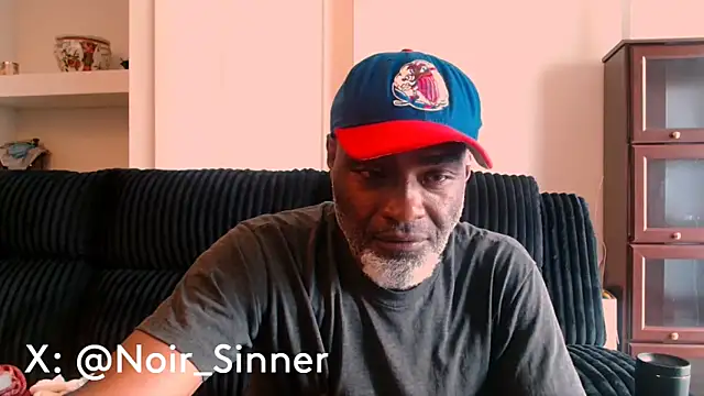 Snapshot of sinnernoir chatting on June 15, 5:34 pm sinnernoir online show from June 15, 5:34 pm