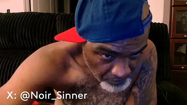 Snapshot of sinnernoir chatting on June 12, 2:31 am sinnernoir online show from June 12, 2:31 am