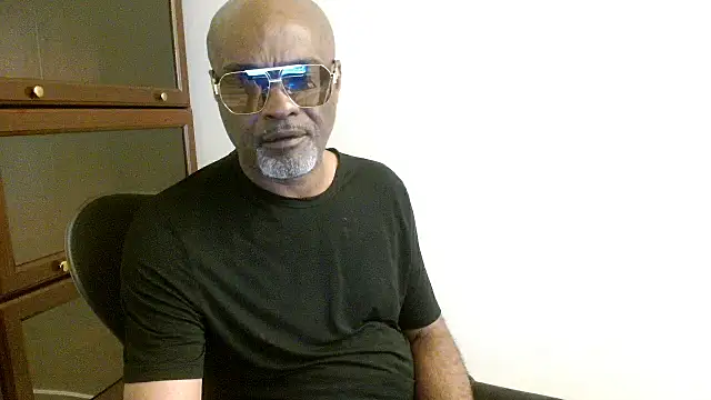 sinnernoir online show from April 18, 1:41 am