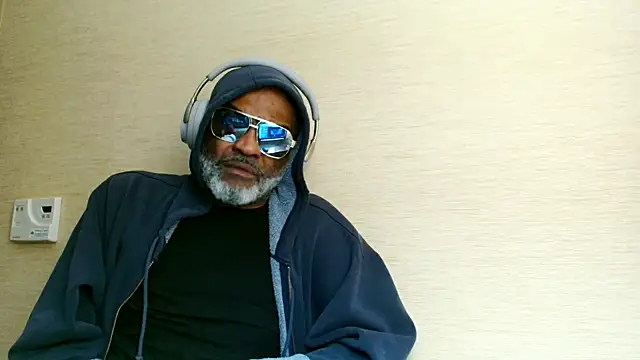 sinnernoir online show from March 3, 2:24 pm