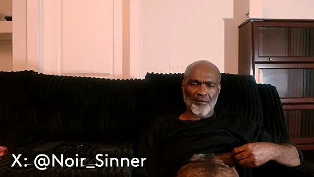 Snapshot of sinnernoir chatting on June 21, 7:03 am sinnernoir online show from June 21, 7:03 am