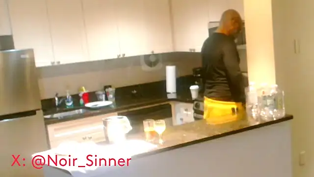 sinnernoir online show from February 24, 3:02 pm