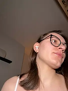 Lilly Soulmate online show from February 3, 4:10 am