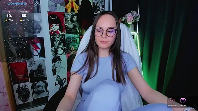 Snapshot of Lilly_Soulmate chatting on February 27, 5:18 am Lilly Soulmate online show from February 27, 5:18 am