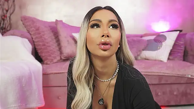 GoldenAmber online show from March 13, 5:45 am