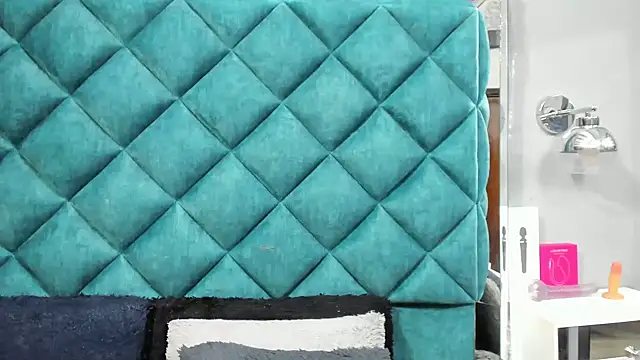 PENELOPELEWISs online show from October 4, 7:59 pm