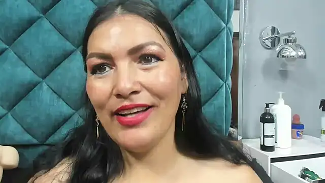 PENELOPELEWISs online show from March 26, 7:50 am