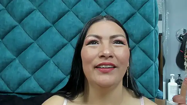 PENELOPELEWISs online show from April 15, 1:55 am