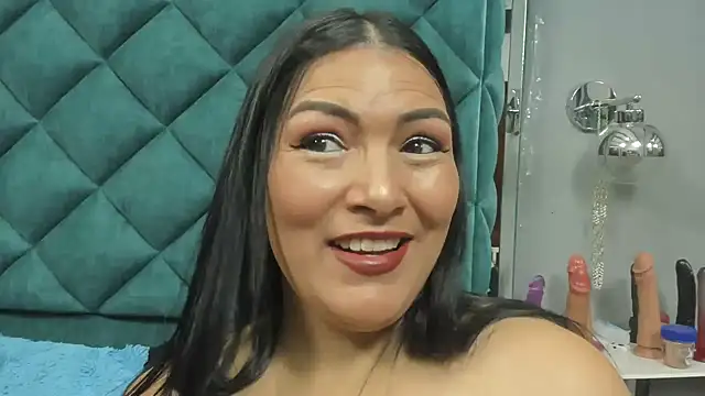 PENELOPELEWISs online show from April 10, 12:17 am