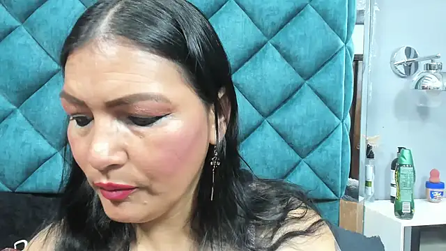 PENELOPELEWISs online show from March 25, 7:46 pm