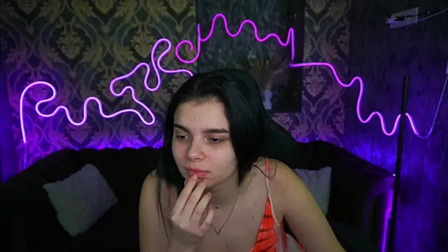 Snapshot of ShinyShyy chatting on February 9, 2:07 pm ShinyShyy online show from February 9, 2:07 pm