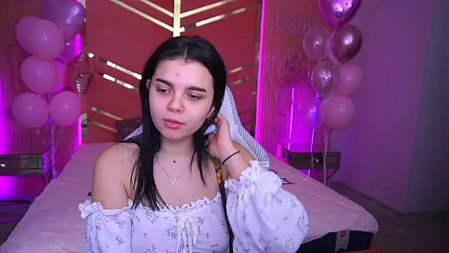 Snapshot of ShinyShyy chatting on February 17, 1:44 pm ShinyShyy online show from February 17, 1:44 pm