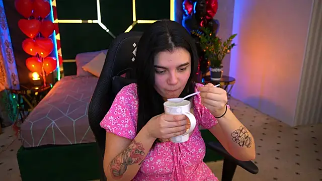 Snapshot of ShinyShyy chatting on February 23, 10:39 am ShinyShyy online show from February 23, 10:39 am