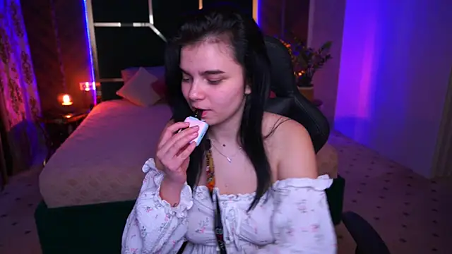 Snapshot of ShinyShyy chatting on March 3, 4:36 pm ShinyShyy online show from March 3, 4:36 pm