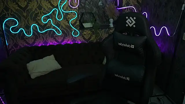 Snapshot of ShinyShyy chatting on March 13, 5:28 pm ShinyShyy online show from March 13, 5:28 pm