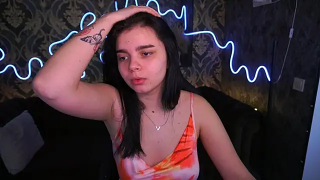 Snapshot of ShinyShyy chatting on February 22, 7:12 am ShinyShyy online show from February 22, 7:12 am