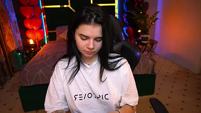 Snapshot of ShinyShyy chatting on February 23, 4:57 pm ShinyShyy online show from February 23, 4:57 pm