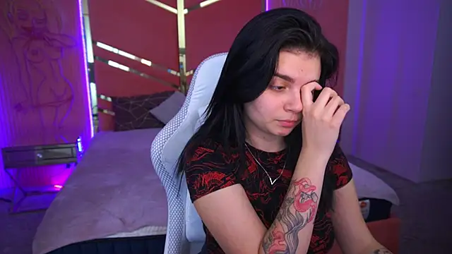 Snapshot of ShinyShyy chatting on February 7, 1:11 pm ShinyShyy online show from February 7, 1:11 pm