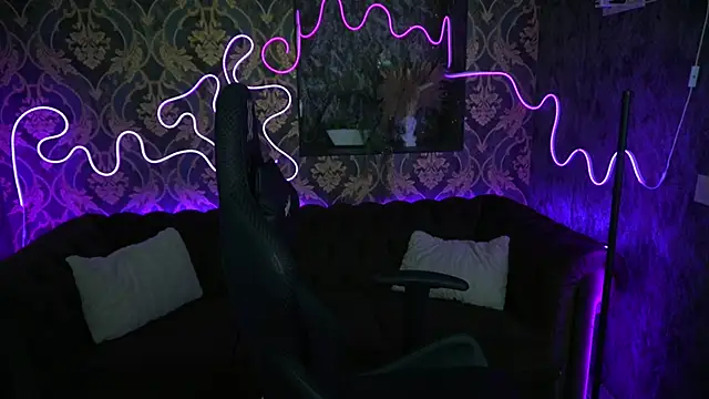 Snapshot of ShinyShyy chatting on February 9, 10:31 am ShinyShyy online show from February 9, 10:31 am