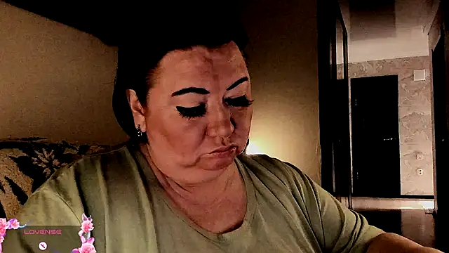 SexxyDreams1 online show from October 9, 5:19 am