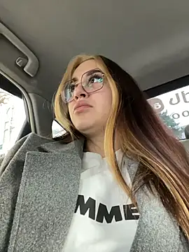 Snapshot of VikiDemi chatting on December 15, 9:15 am VikiDemi online show from December 15, 9:15 am