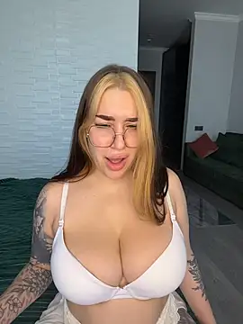 Snapshot of VikiDemi chatting on December 20, 7:44 am VikiDemi online show from December 20, 7:44 am