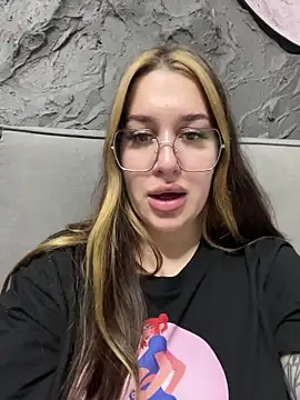 VikiDemi online show from November 8, 3:59 pm