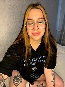 VikiDemi online show from September 26, 6:53 am