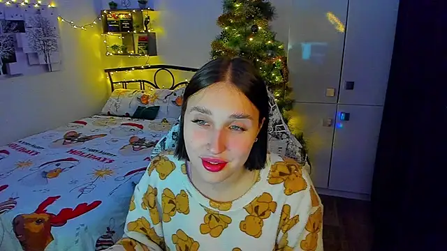 Snapshot of LinaTruly chatting on December 15, 10:15 pm LinaTruly online show from December 15, 10:15 pm