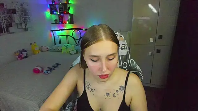 LinaTruly online show from May 26, 9:13 pm