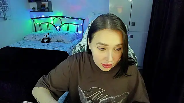 Snapshot of LinaTruly chatting on November 6, 8:35 pm LinaTruly online show from November 6, 8:35 pm