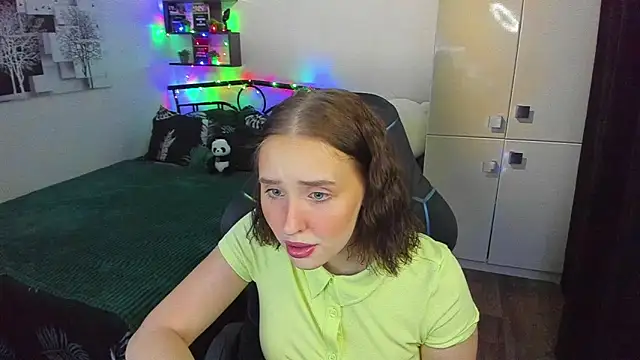 LinaTruly online show from March 2, 10:17 pm