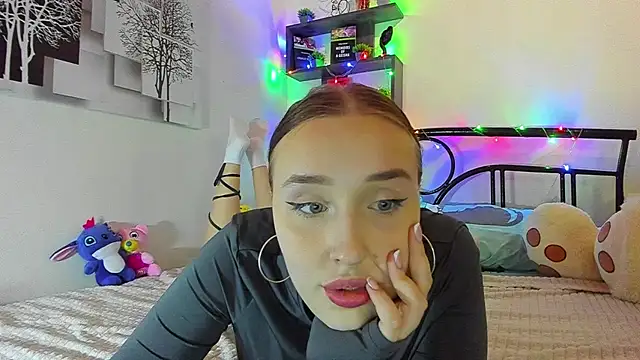 LinaTruly online show from March 13, 9:53 pm