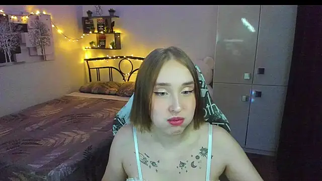 LinaTruly online show from June 9, 8:54 pm
