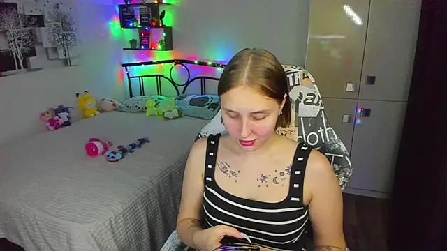 LinaTruly online show from June 1, 9:03 pm