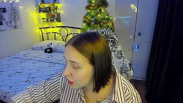 Snapshot of LinaTruly chatting on December 4, 9:47 pm LinaTruly online show from December 4, 9:47 pm