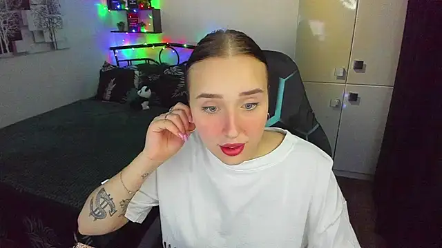 LinaTruly online show from February 23, 10:43 pm