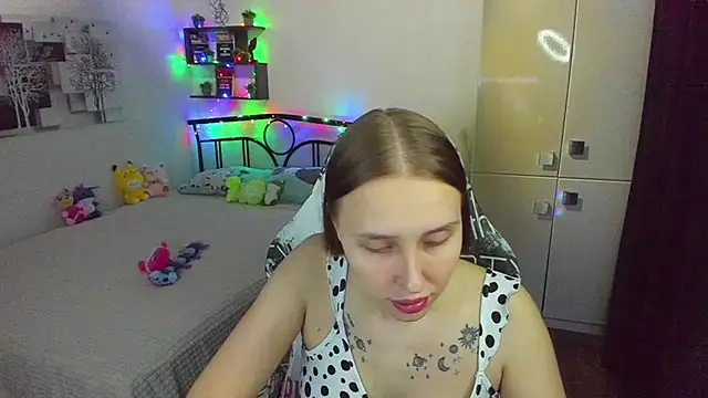 LinaTruly online show from April 22, 8:59 pm