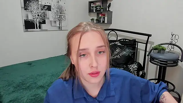 LinaTruly online show from March 4, 11:22 pm