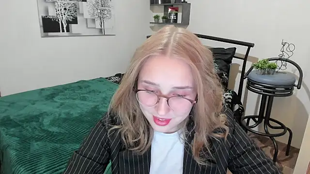 LinaTruly online show from January 24, 8:53 pm