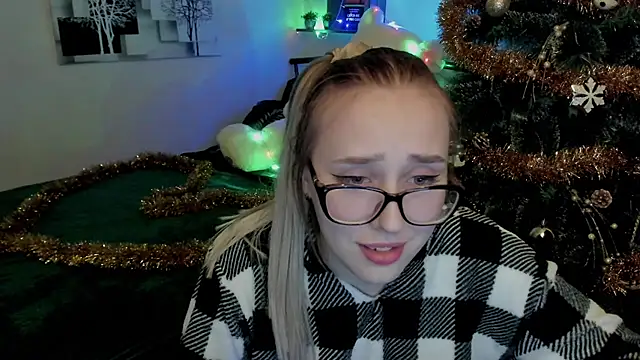 LinaTruly online show from December 23, 11:06 pm