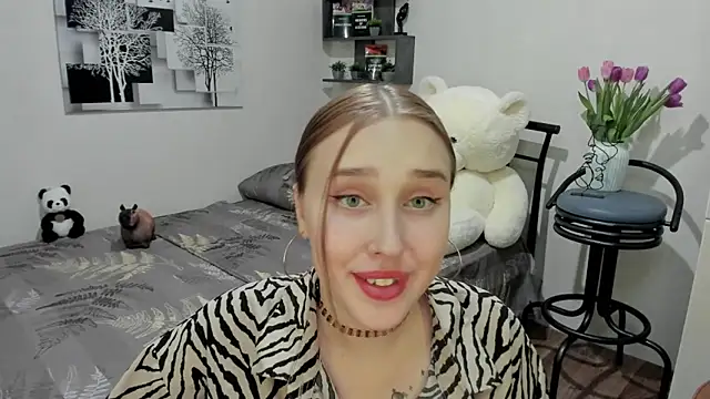 LinaTruly online show from March 8, 9:18 pm