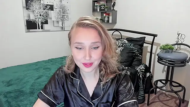 LinaTruly online show from February 1, 11:58 pm