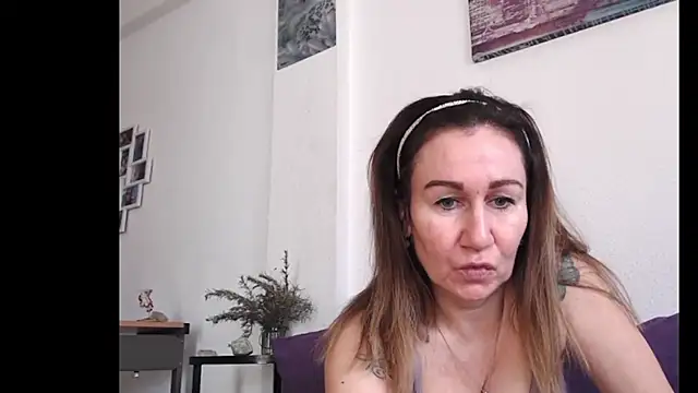 Snapshot of TamaraSweetxo chatting on February 17, 9:06 am TamaraSweetxo online show from February 17, 9:06 am