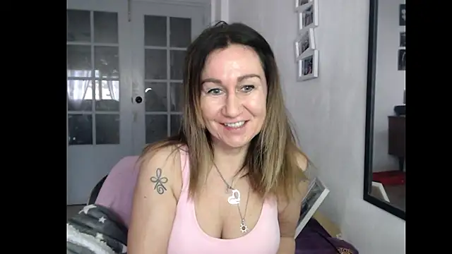 Snapshot of TamaraSweetxo chatting on January 16, 3:49 pm TamaraSweetxo online show from January 16, 3:49 pm