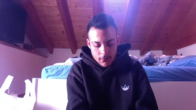 Snapshot of FTM98xxx chatting on February 21, 10:17 am FTM98xxx online show from February 21, 10:17 am