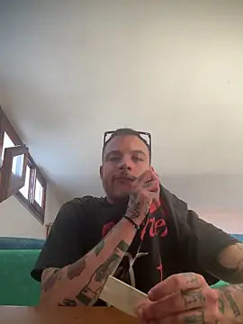Snapshot of FTM98xxx chatting on May 26, 5:11 pm FTM98xxx online show from May 26, 5:11 pm