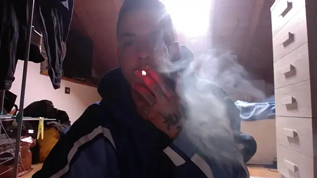 Snapshot of FTM98xxx chatting on March 5, 11:07 am FTM98xxx online show from March 5, 11:07 am