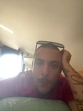 Snapshot of FTM98xxx chatting on July 9, 3:33 pm FTM98xxx online show from July 9, 3:33 pm
